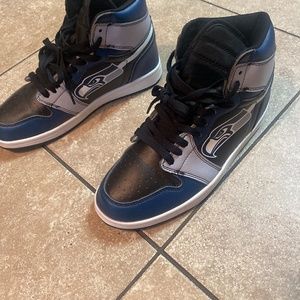 GREAT OFFER TO TAKE  ALL SHOES OR TAKE THE ONES YOUR GF WILL LIKE😊